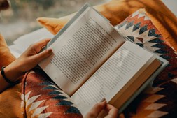Studiekreds om Søren Ulrik Thomsen-bog på Hinnerup Bibliotek