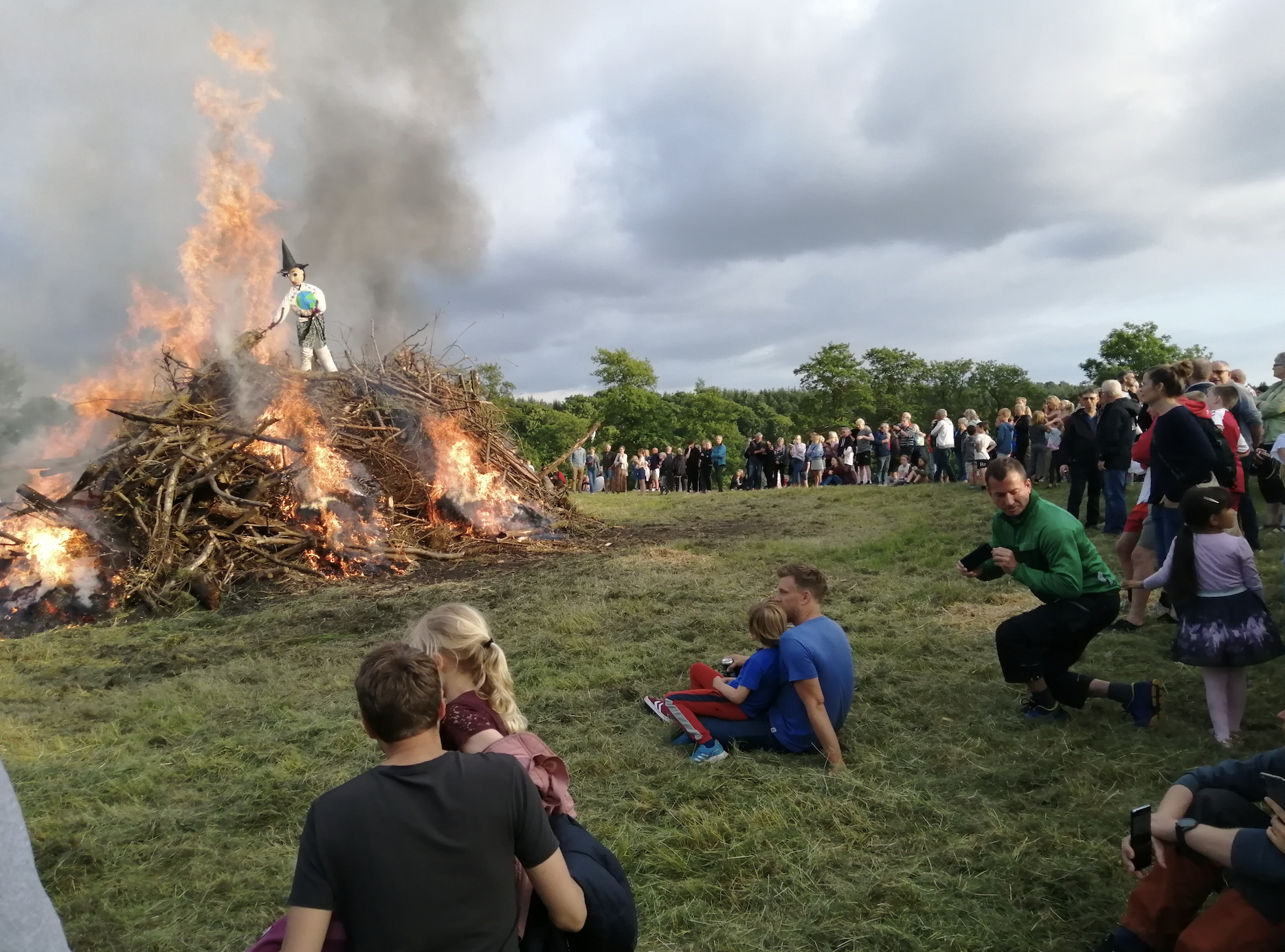 Ry ville – HEKSE – VARME – FÆLLESSKAB