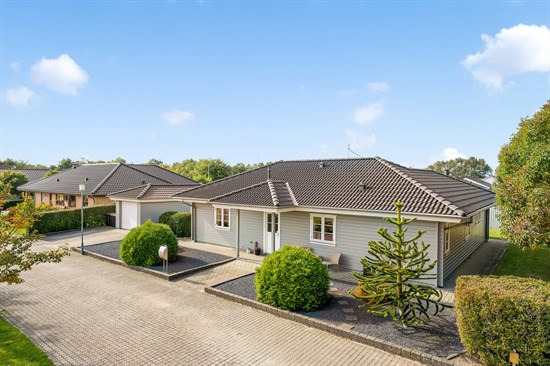 Kjærmarken 48 og 1 anden boliger er kommet til salg denne uge i Gredstedbro - se boligerne her.