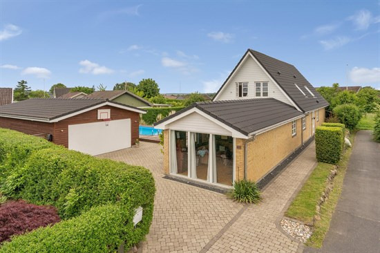 Top 6 over dyreste boliger til salg i Augustenborg. Priser op til 4.475.000 kr