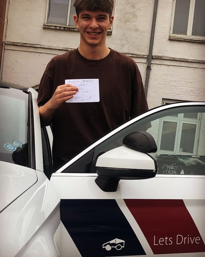 Lets Drive ønsker tillykke til Andreas med kørekortet efter en hurtig løsning