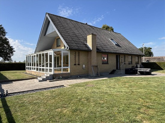 Top 6 over dyreste boliger til salg i Kirke Såby. Priser op til 3.495.000 kr