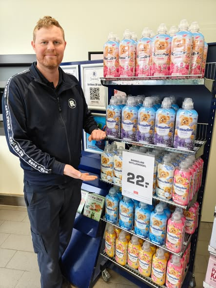 Rema 1000 Holstebrovej lokker med tilbud på kageblandinger og skyllemiddel i Struer