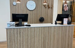 Anytime i Veri Center: Specialforretning med ekspertise i smykker, ure og gaveartikler