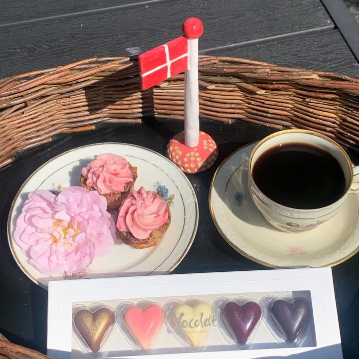 Fru Hansens Butik & Café fejrer grundlovsdag og fars dag med specialmenu og gaver