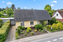 Mæglerhuset præsenterer rummelig villa i Uggerhalne til ny pris på 795.000 kr.