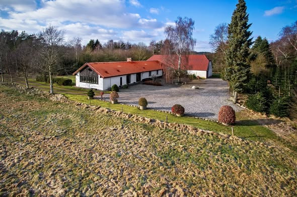 Mæglerhuset Asger Larsen præsenterer naturskøn landejendom i Øland