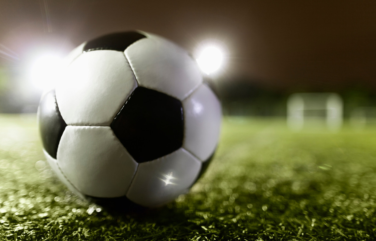 Danmarks aller første kvindlige FIFA-spiller er blot 16 år