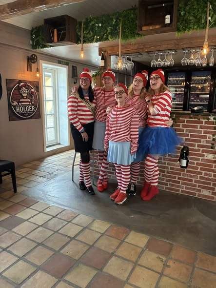 Restaurant Holger fejrer Vinnis fødselsdag med udklædning i hyggelige omgivelser