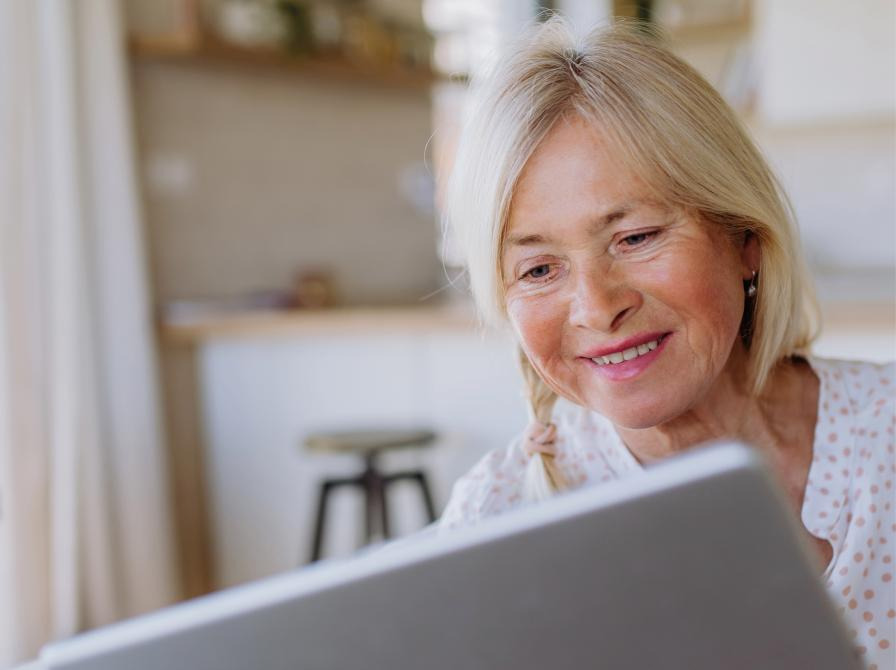 Teknologisk hjælp og bogsnak på Birkerød Bibliotek