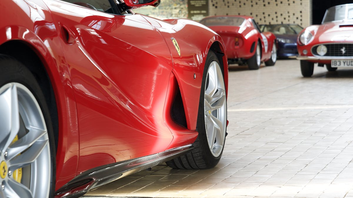 Juleåbent i Strøjer Samlingen: Oplev biler og julestemning