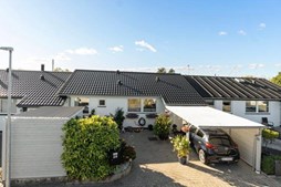 Danbolig Fredericia præsenterer velholdt rækkehus i attraktivt område tæt på naturen