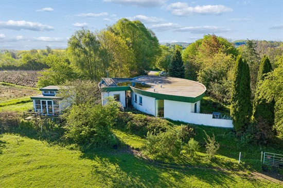 Skallebjergvej 5 og 1 anden boliger er kommet til salg denne uge i Haarby - se boligerne her.