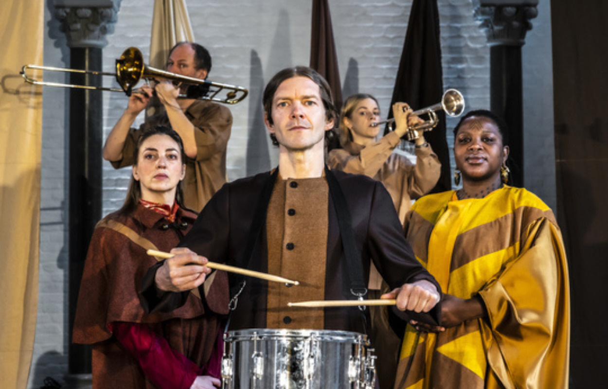 Oplev performancen STOP START PAUSE på Horsens Kunstmuseum 