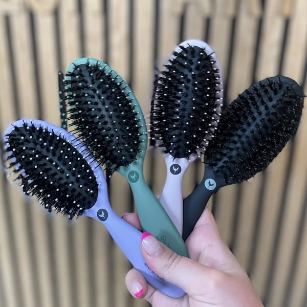 Salon Artec tilbyder Midi Gloss Brush til kun 69 kr