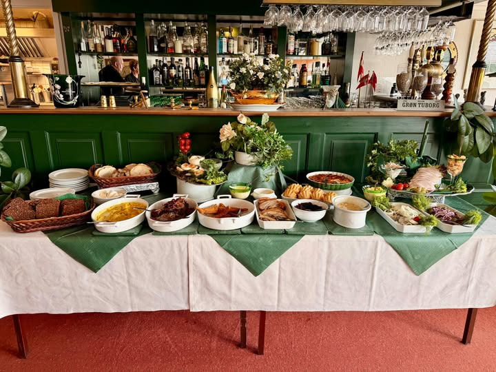 Pennas Restaurant serverer frokostbuffet i dag 12-14