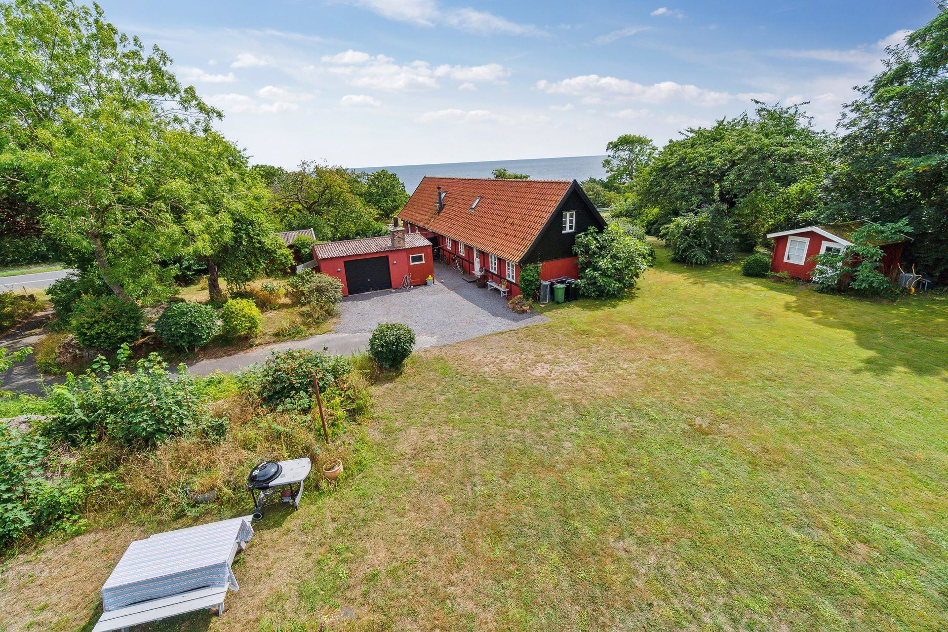 Luksusbolig netop kommet til salg i Svaneke: Se hvad du skal smide for Svanekes dyreste adresser her