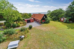 Luksusbolig netop kommet til salg i Svaneke: Se hvad du skal smide for Svanekes dyreste adresser her