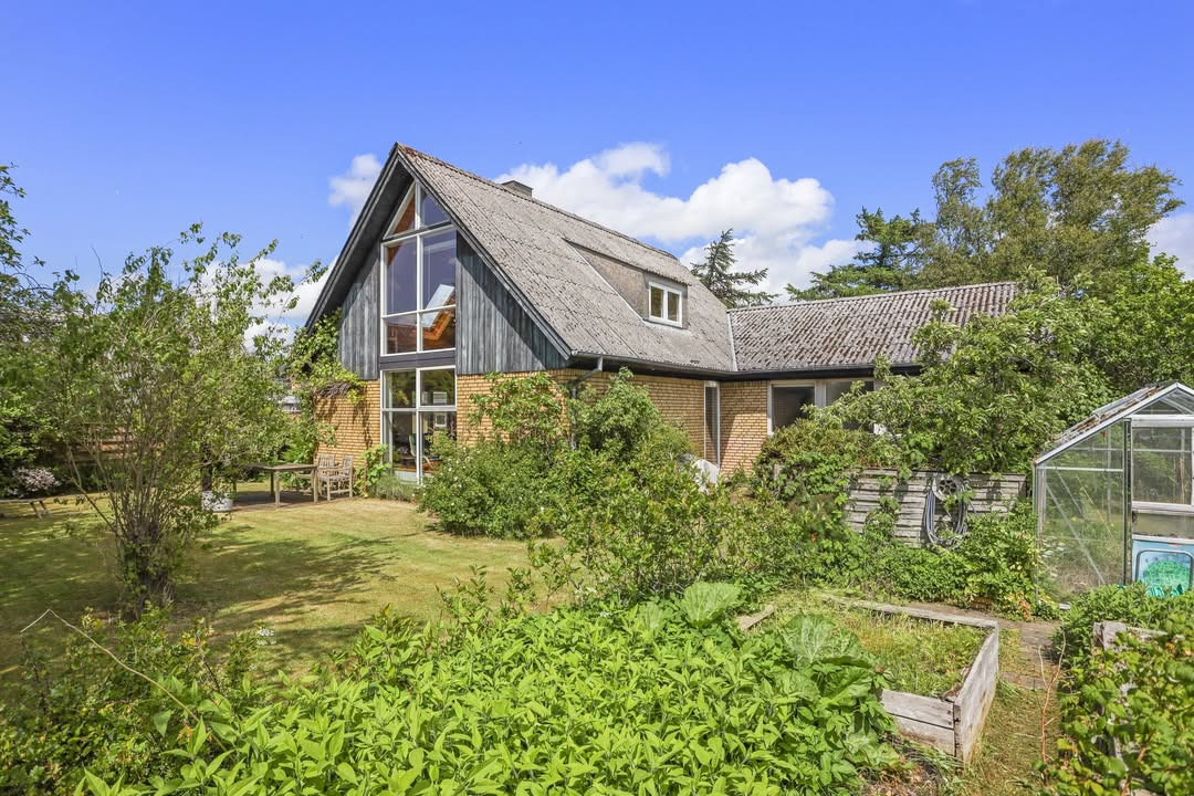 Mæglerhuset Sæby annoncerer ny pris på villa i Voerså