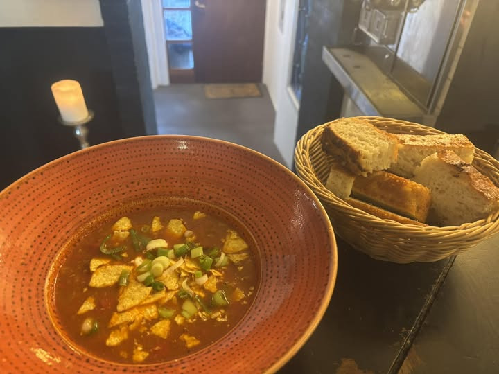 Farmors Cafe fejrer fødselsdag med tilbud på mexicansk suppe hele februar