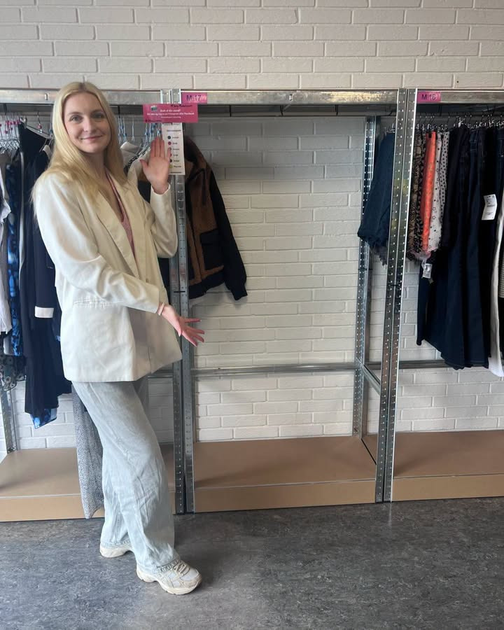 2HandStore tilbyder ledig vinduesstand til en god pris