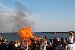 Sankthans i Vallensbæk: bålhygge, tivoli og musik for hele familien
