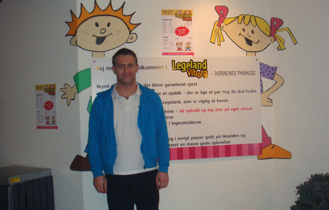 Kenneth driver lokalt legeland med stor dedikation og motiveres af glade gæster