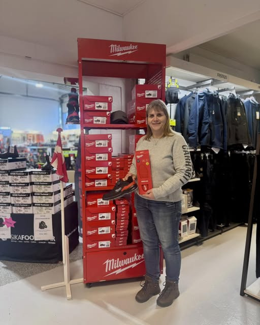 SB Lindgaard A/S introducerer nye arbejdssko og såler fra Milwaukee i butikken