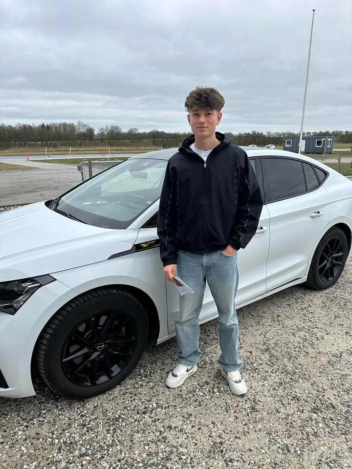 Frisdal Køreskole I/S ønsker Malte tillykke med kørekortet