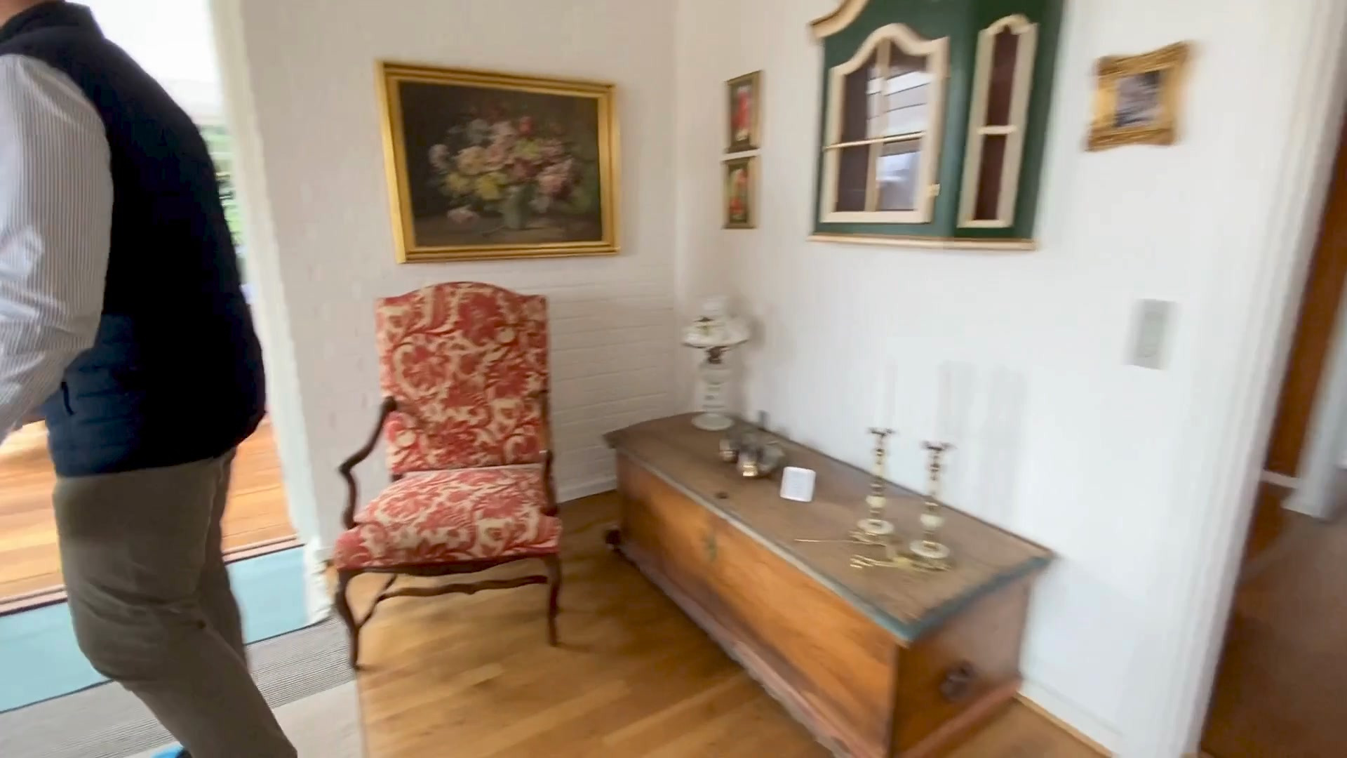 Ejenholm Bolig & Erhverv præsenterer rummelig villa på Lojovej 17 i Aabenraa til 1.950.000 kr.