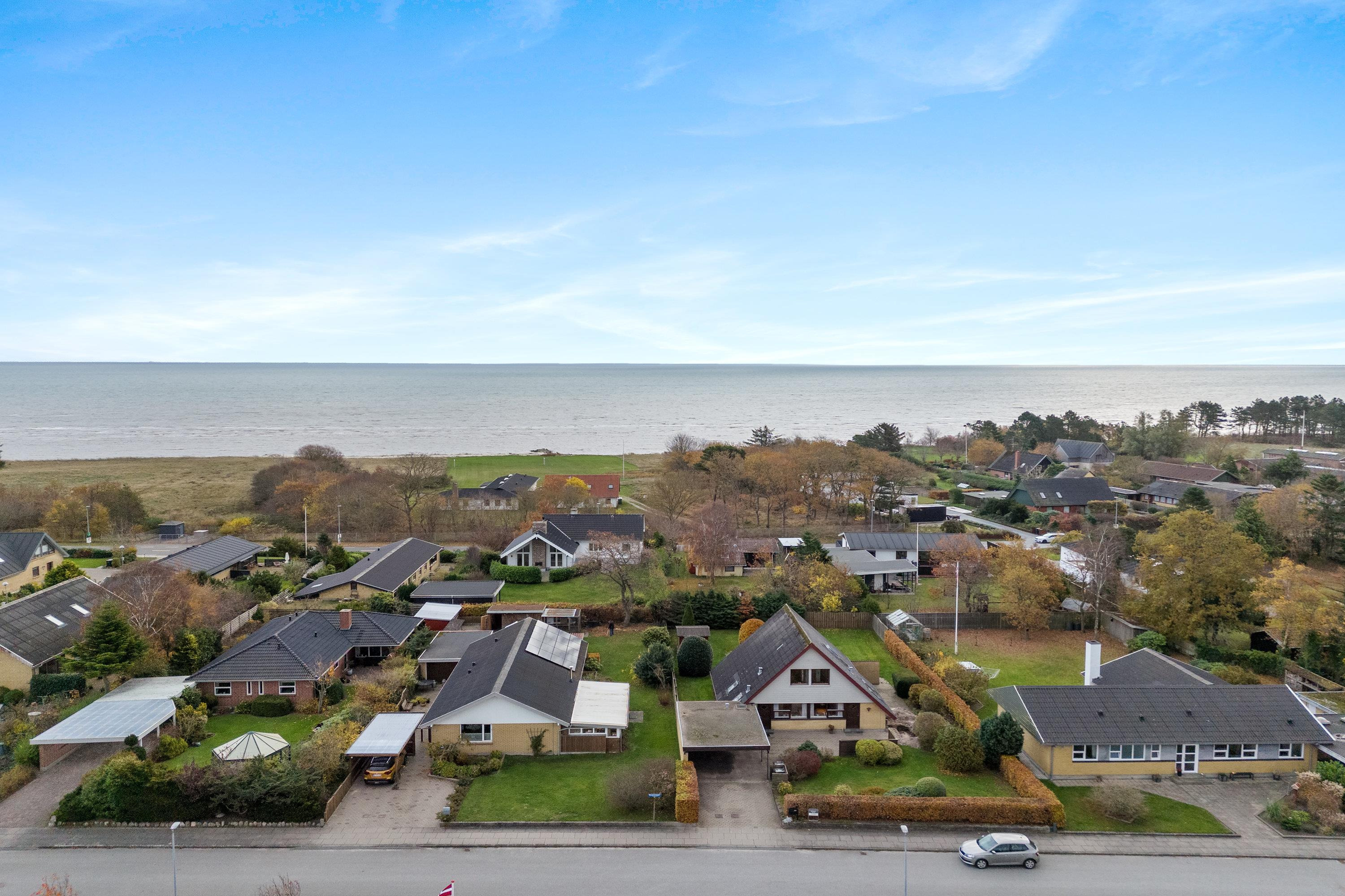 Velholdt villa med gennemførte og unikke originale detaljer