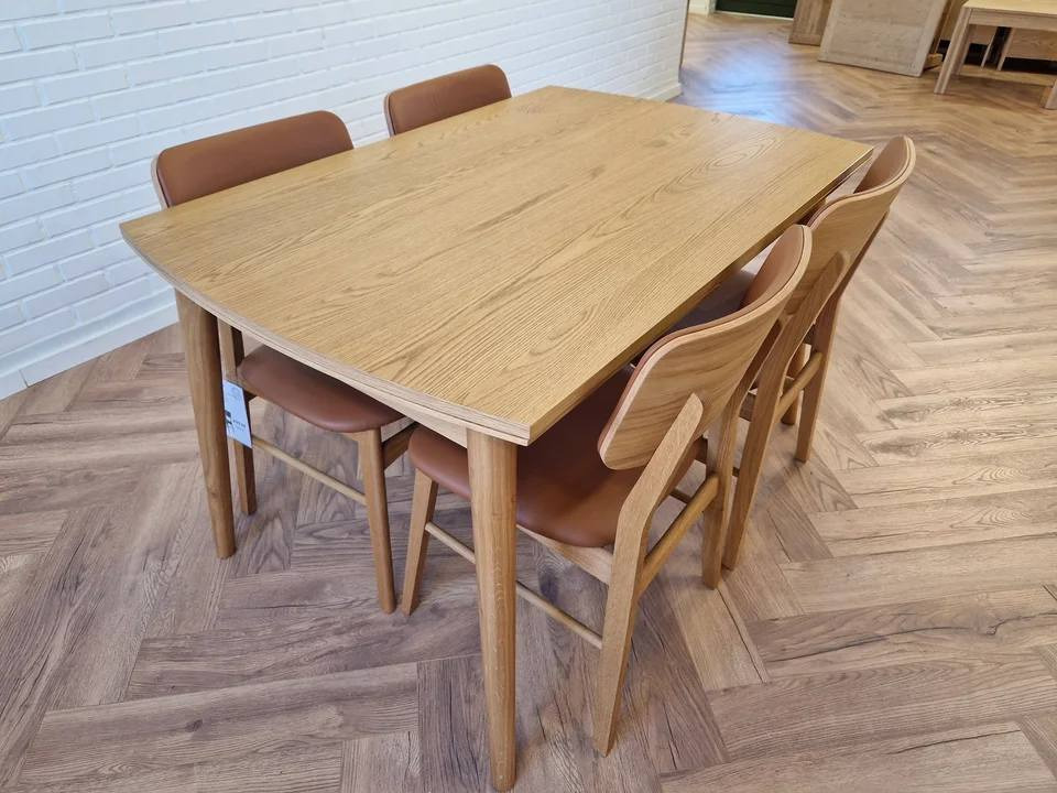 Hovelind Møbler tilbyder rabat på Urk spisebord med gratis levering