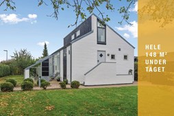 Prisvenlig arkitektonisk villa på 148 etagemeter i Vodskov til salg