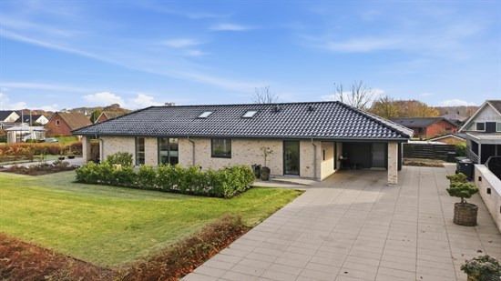 Risagervej 1 og 1 anden boliger er kommet til salg denne uge i Gørding - se boligerne her.