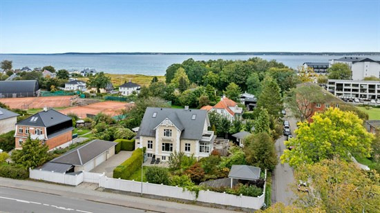 Nordre Strandvej 4 og 1 anden boliger er kommet til salg denne uge i Helsingør - se boligerne her.