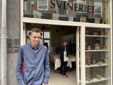 Efter 12 år med mestringsvejledning: Kunstner åbner udstilling