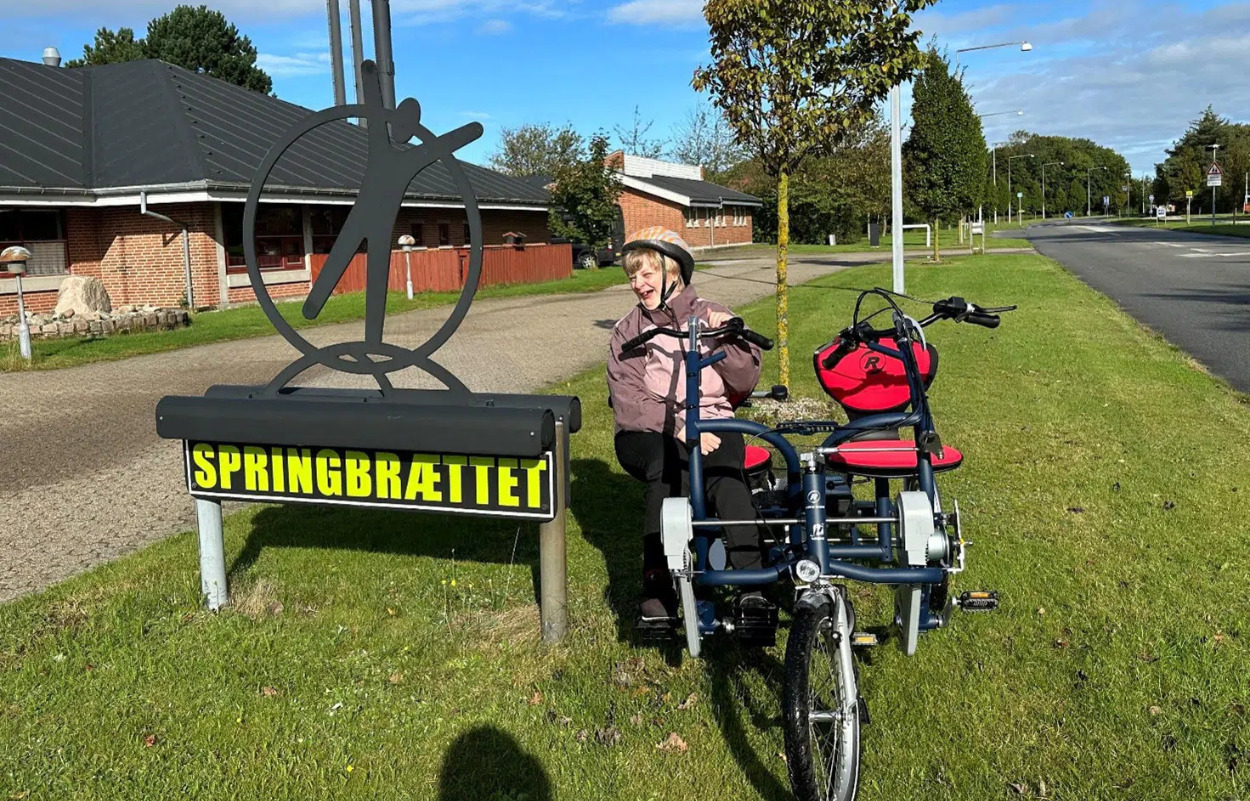 TrygFonden donerer 40.000 kr. til Springbrættets nye side-by-side cykel