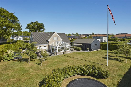 Top 6 over dyreste boliger til salg i Østbirk. Priser op til 11.800.000 kr