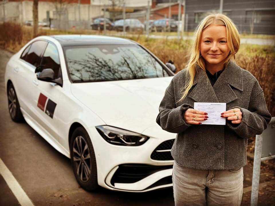 Lets Drive i Hedensted fejrer Mathilde med en køreprøve-prank