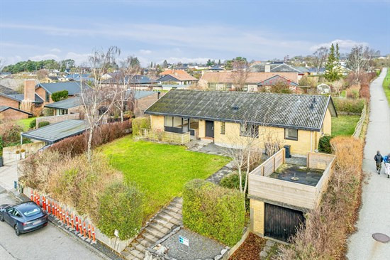 Pris sat ned med 200.000 kr. på Th. Staunings Vej 53