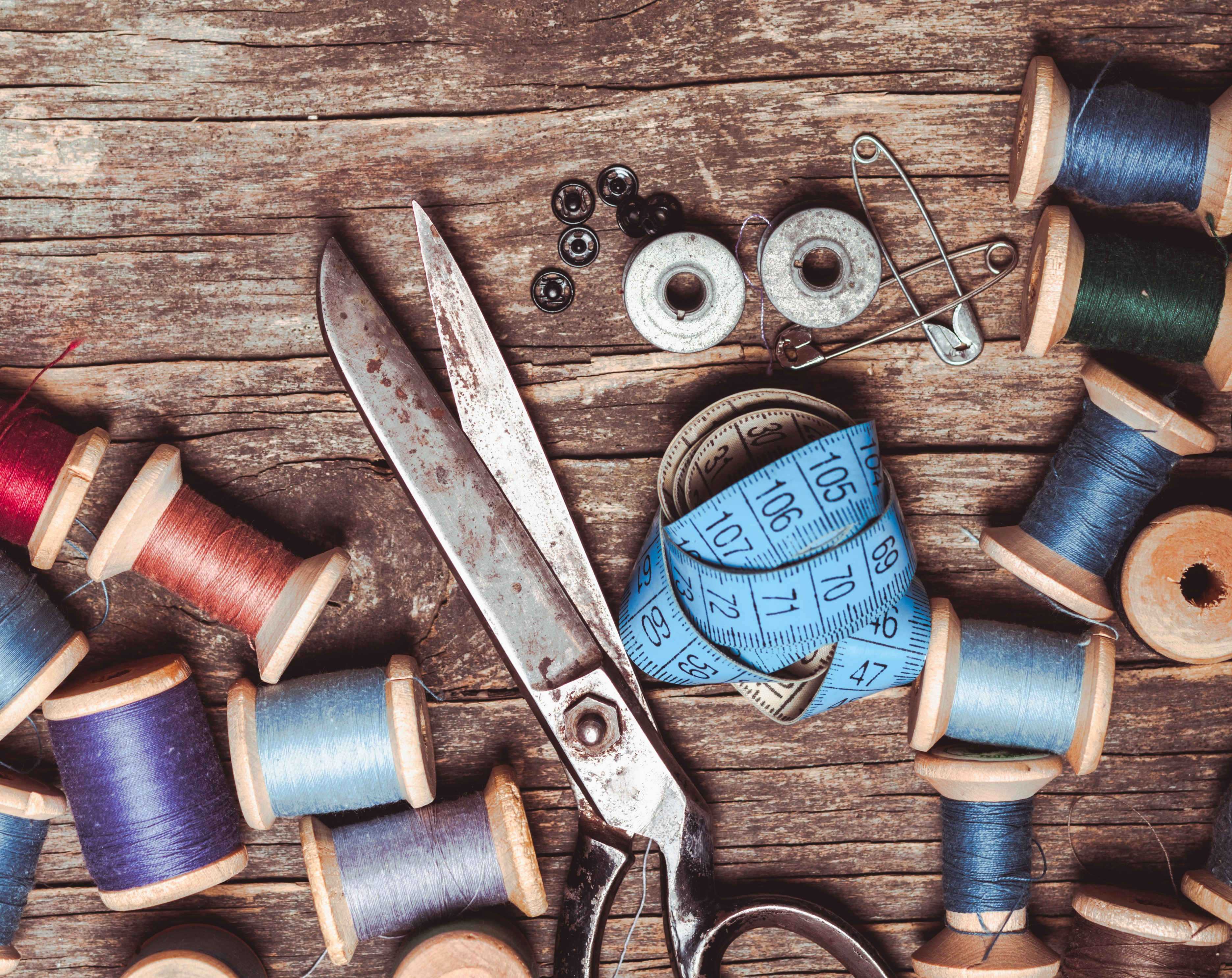 Forlæng levetiden på dit tøj: Reparationsaften på Ry Bibliotek