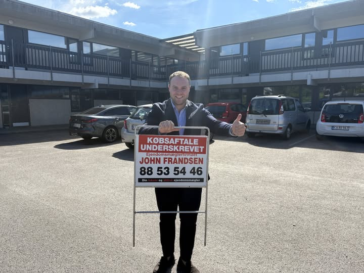 John Frandsen Herning annoncerer salgsaftale på centralt beliggende bolig