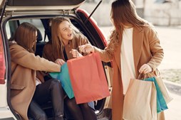 Bagagerumsmarked på Haughus Gods