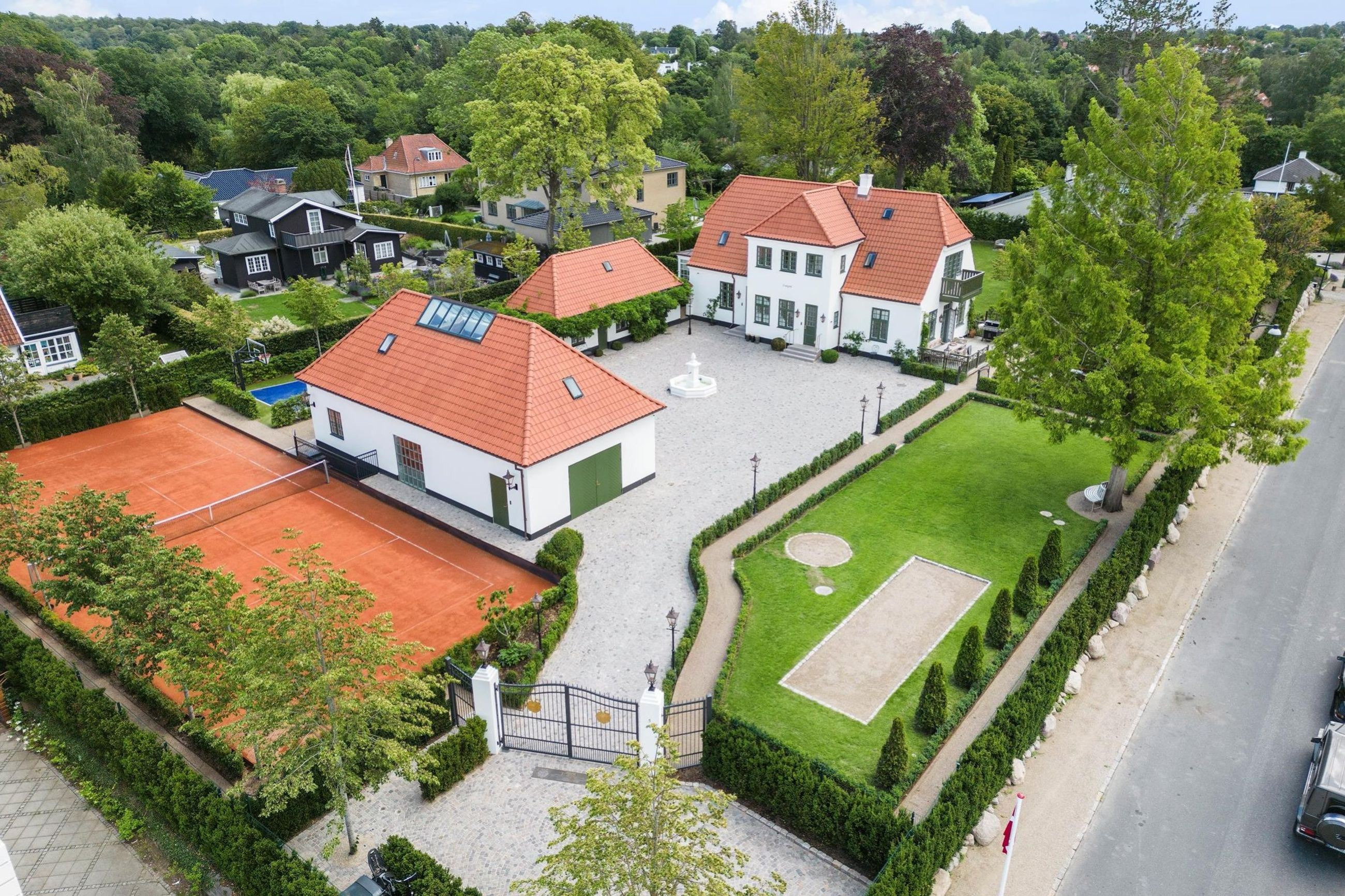 50,0  mio. kroner koster Fredsvej 5 - se hvad der ellers er til salg i Holte