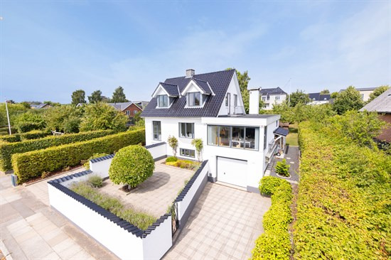 For 6.498.000 kr Hougårdsvej 10 - Se priserne på de dyreste boliger til salg i Brabrand