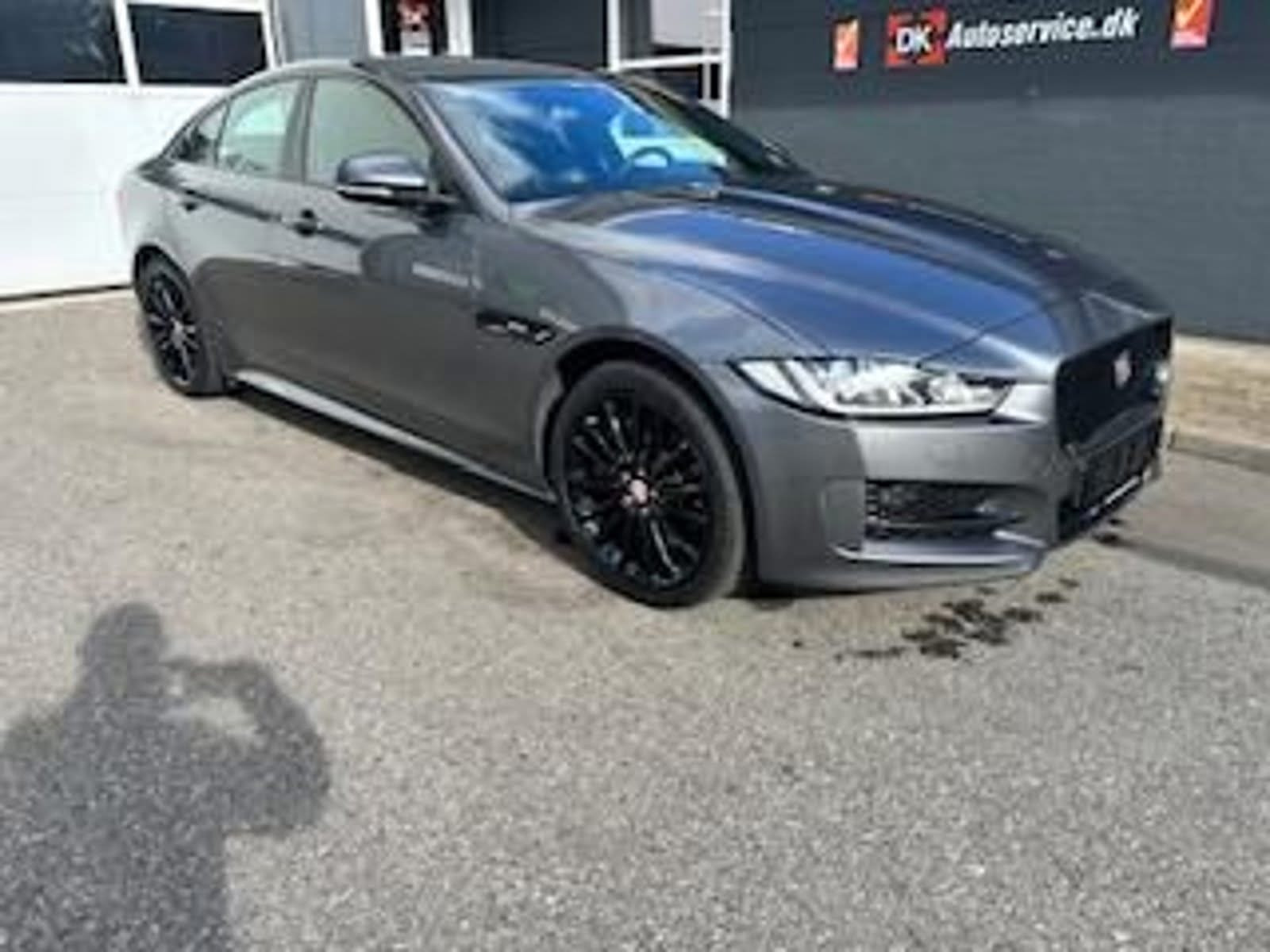 DK Autoservice v/Leo B Andersen præsenterer en rejsevogn for dem på farten: Jaguar XE klar til ny ejer