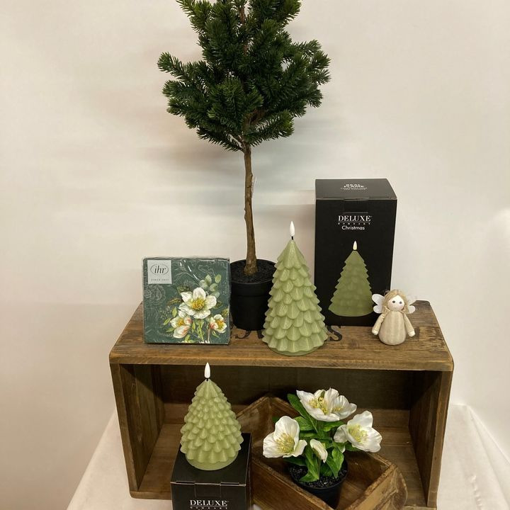 HILMARS ApS tilbyder smukke LED juletræslys fra Deluxe Homeart i både hvid og grøn