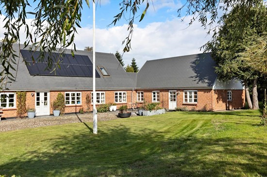 Luksus til salg: Farrevej 86 til 3.495.000 kr – Se Hammels dyreste boliger her