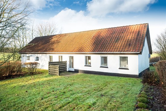 Hyggelig ejendom med 1,3 Ha. jord - kun 1 km. til Tårs