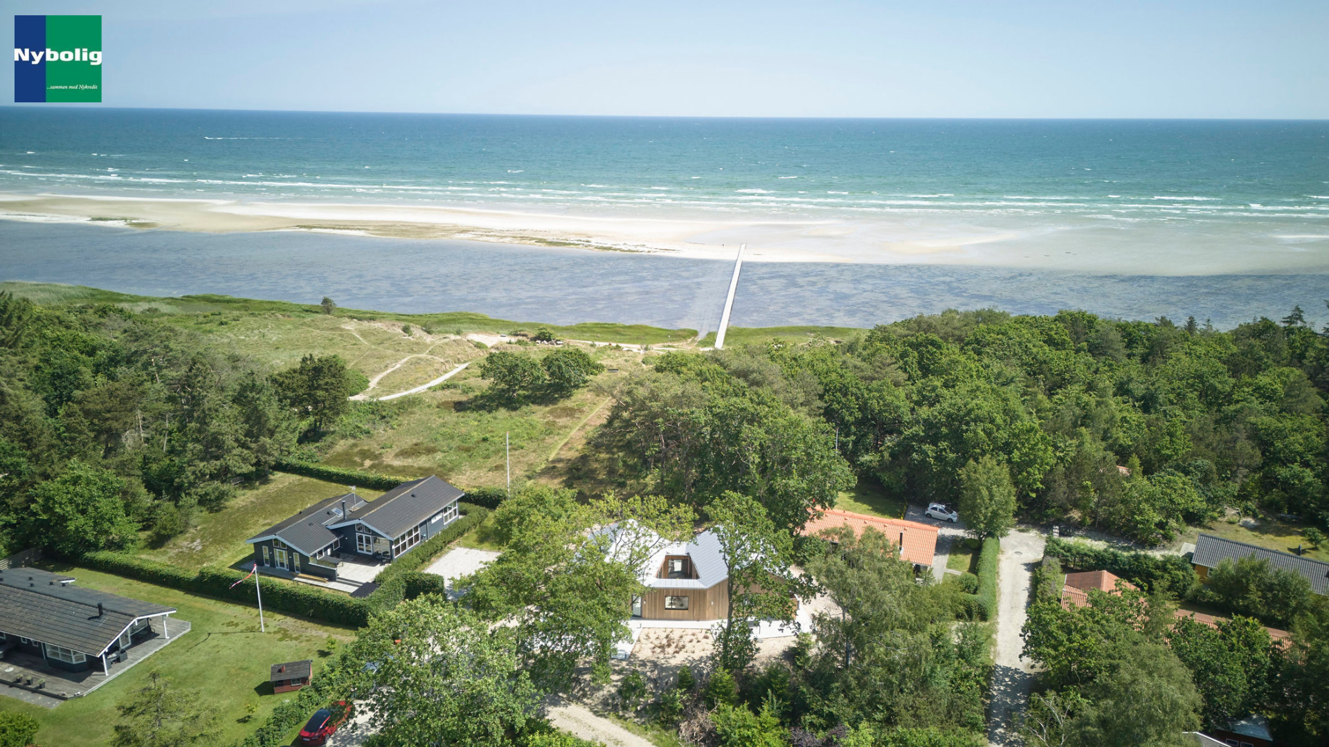 Unikt fritidshus med moderne design, luksuriøse detaljer og havudsigt direkte til Kattegat